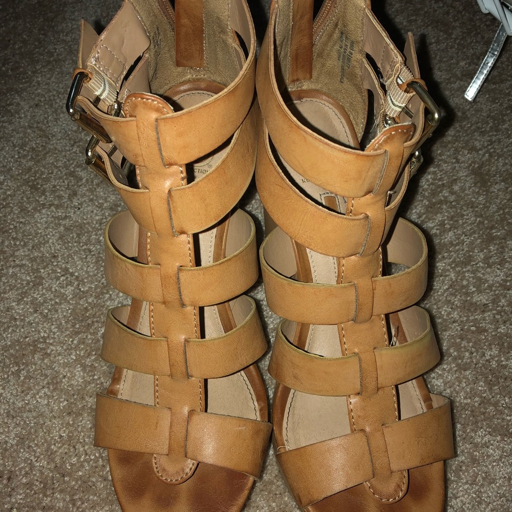A cute pair of brown wedges:)